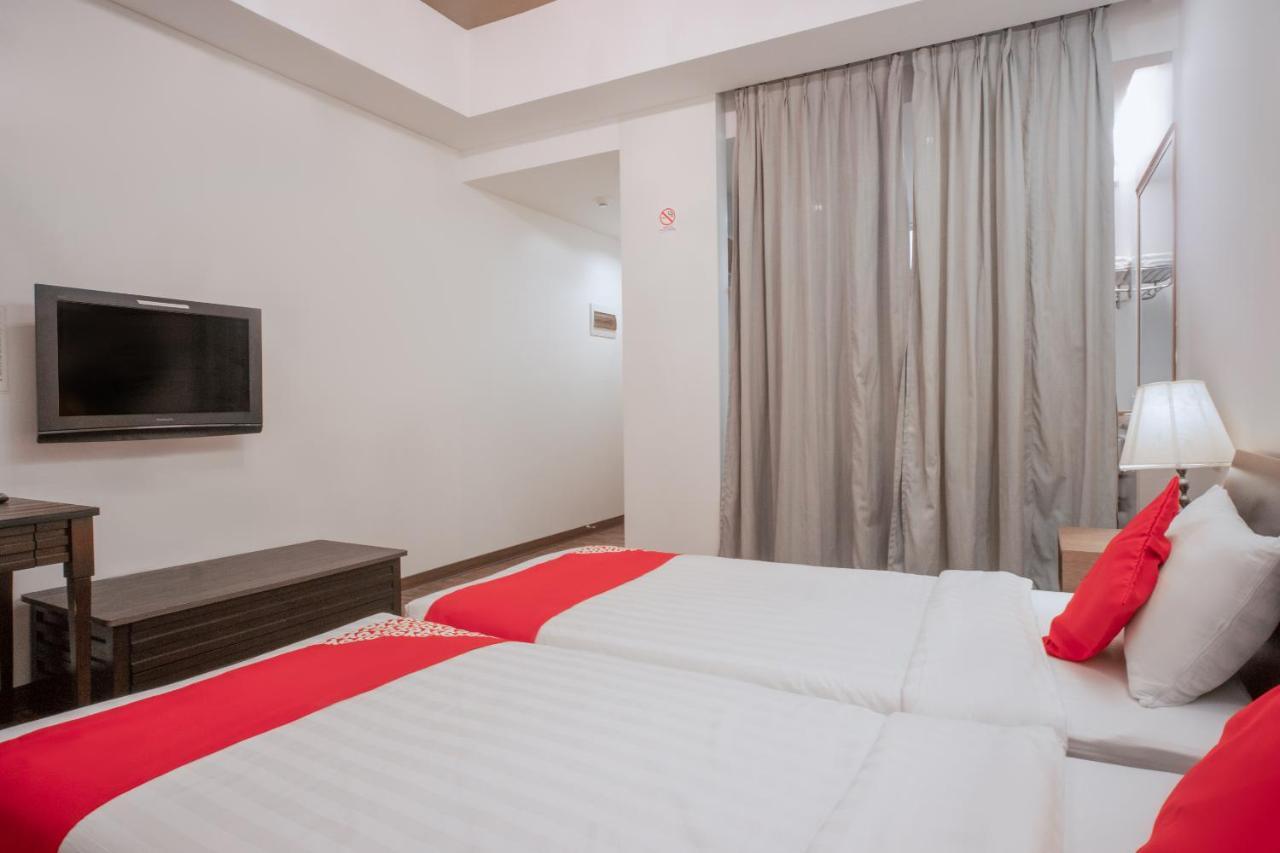 Oyo 579 Anisabel Suites Davao Exterior foto