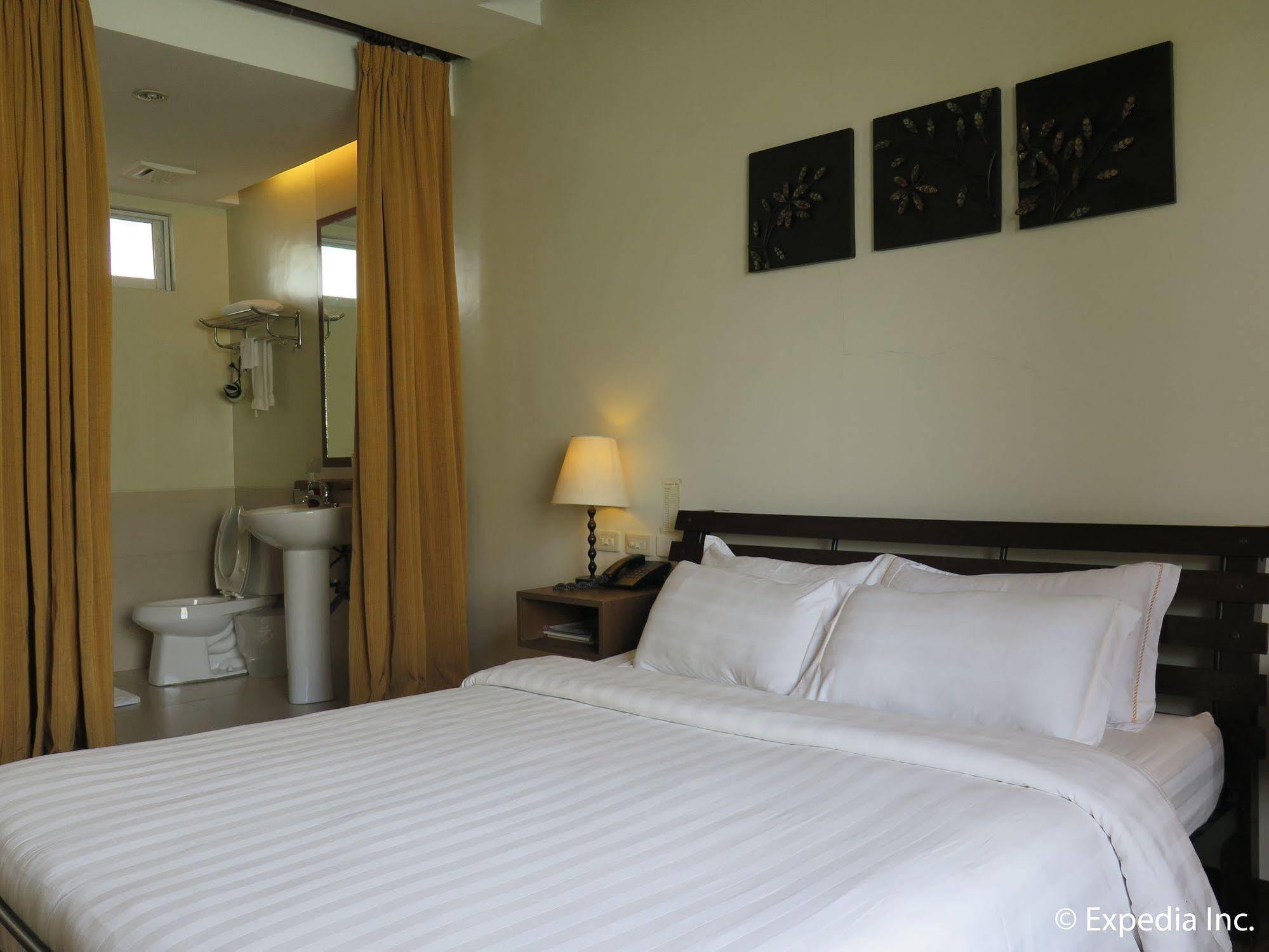Oyo 579 Anisabel Suites Davao Exterior foto