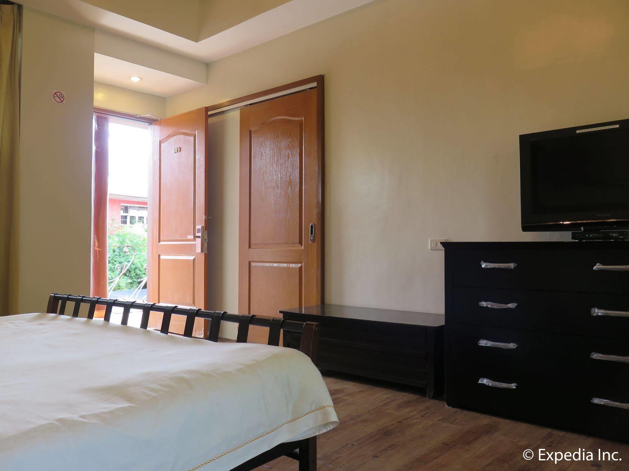 Oyo 579 Anisabel Suites Davao Exterior foto